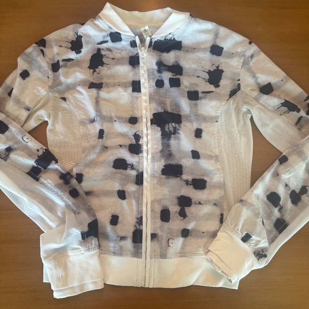 LULULEMON Lightweight jakcet LIKE NEW size 2